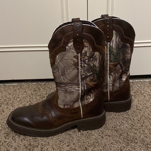 Justin Cowboy Boots - Picture 3 of 10